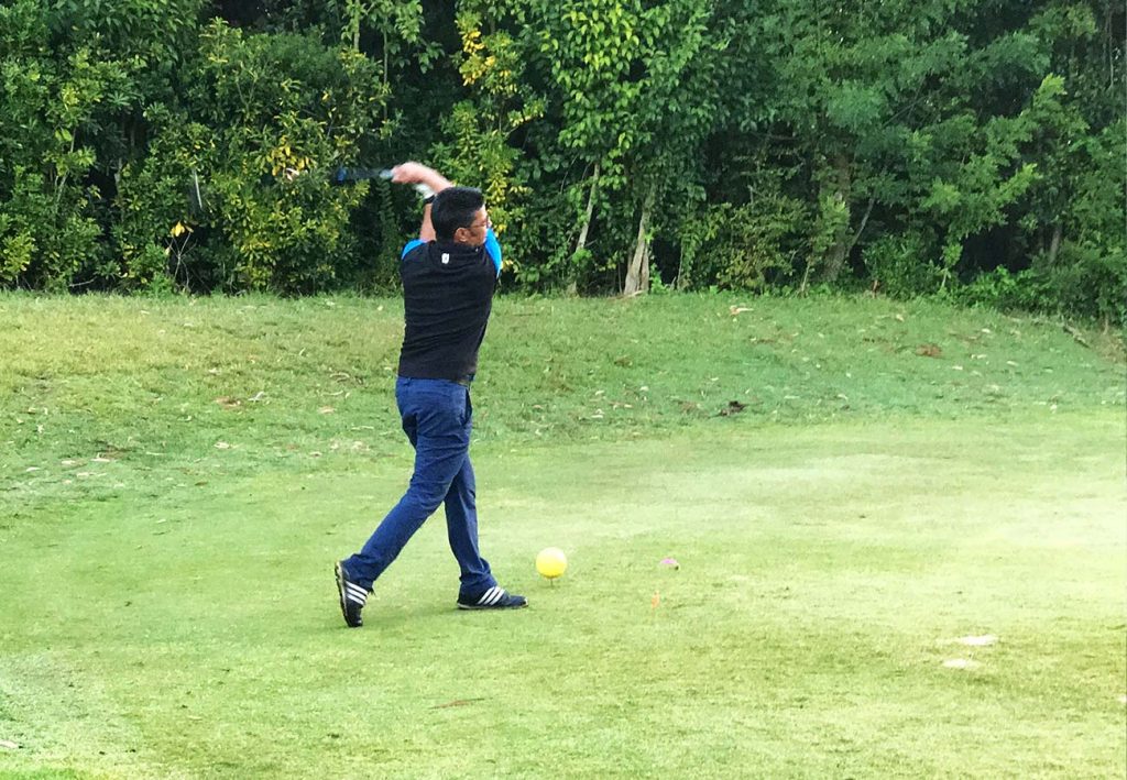 Image of Steve playing golf after MBST treatment